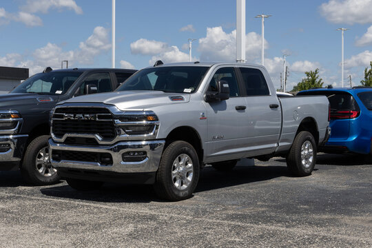Ram 2500 Big Horn Crew Cab 4X4 at a dealership. Ram offers the 2500 with a 6.7L I6 Cummins HO Turbo Diesel engine. MY:2026