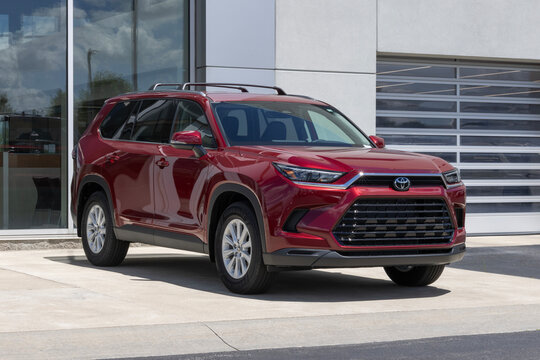 Toyota Grand Highlander XLE AWD SUV display. Toyota offers the Grand Highlander with a 2.4L turbo 4-Cylinder engine. MY:2026
