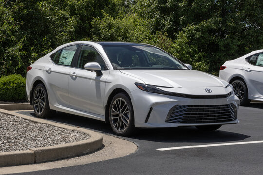 Toyota Camry XLE AWD mid-size sedan at a dealership. Toyota offers the Camry with a 2.5L Hybrid 4-Cylinder engine. MY:2026