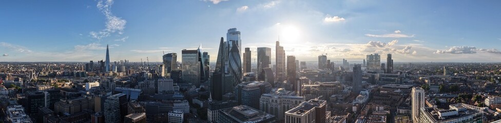 Obraz premium Modern London City Panorama With Towering Skyscrapers