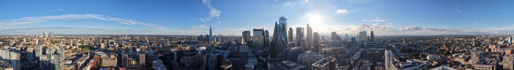 Fototapeta premium London's Iconic Skyscrapers and City Panorama on a Bright Day