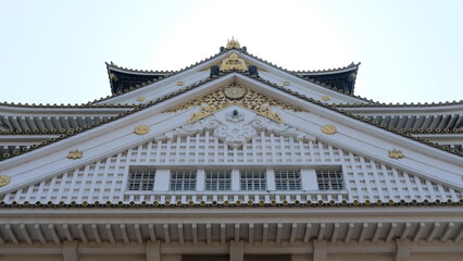 Fototapeta premium Ornate Japanese Castle Roof Detail with Gold Embellishments and Traditional Architecture