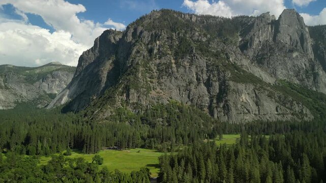Aerial view of Yosemite Valley showcasing dramatic granite cliffs, lush forests, and winding river under natural daylight in California&rsquo;s Sierra Nevada.