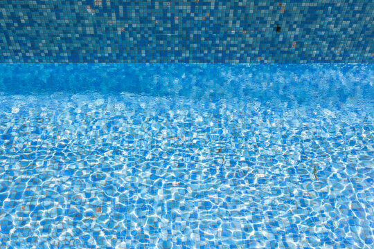 Piscine bleue 