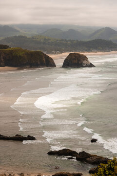 Pacific Ocean meeting Cannon Beach and Haystack Rock