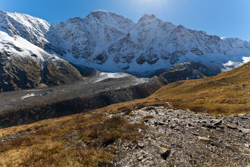 Obraz premium Panoramic view of the Caucasus mountains in autumn