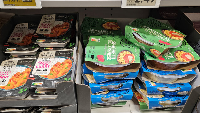 Genuss welt packaged ready meals on supermarket shelf