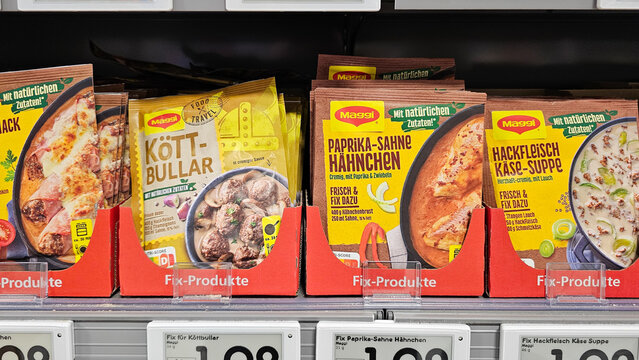 Maggi k&ouml;ttbullar and h&auml;hnchen meal mix packets on store shelf
