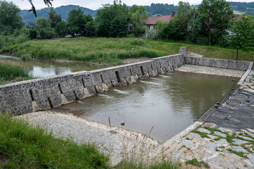 Kaskada wodna na potoku Muszynianka, miejscowość Powroźnik © Maciej G. Szling