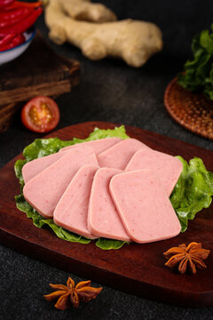 Delicious Sliced Pork Lunch Meat with Fresh Vegetables