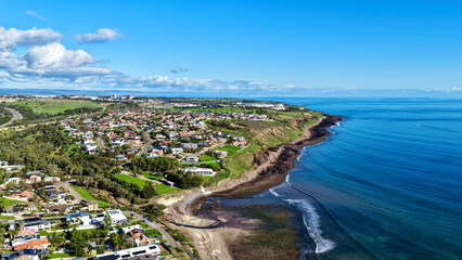 Hallett Cove, Southern Adelaide, South Australia Coast – 4K Aerial Drone view of Beach, Boardwalk, The Sugarloaf, Conservation Park, Coastal Town with Ocean Views Houses, Estates, and Blue Sky © Thomas