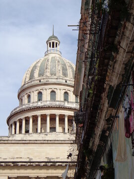 Havana capitolio nacional dome with old building balcony