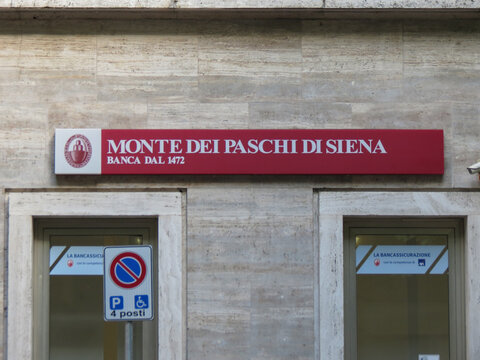 Monte dei Paschi di Siena sign in L Aquila