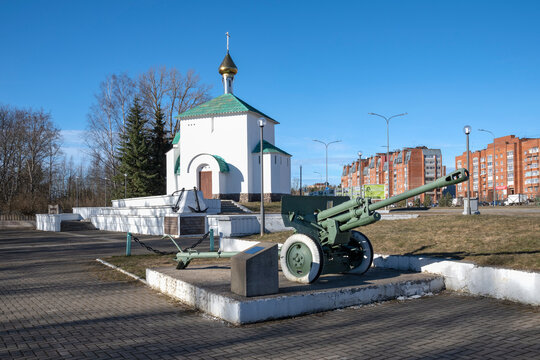 SOSNOVY BOR, RUSSIA - MARCH 21, 2026: ZIS cannon before the Chapel of St. Nicholas the Wonderworker. Memorial complex "Defenders of the Fatherland". Sosnovy Bor, Leningrad region