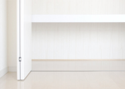 開けたクローゼット マンションの部屋