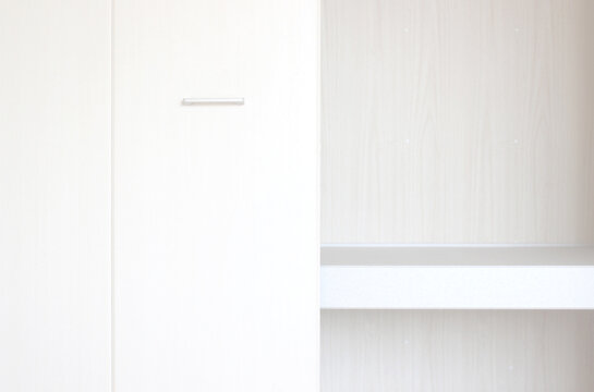 開けたクローゼット マンションの部屋