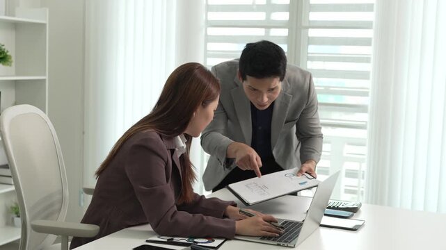 Professional Mentoring and Knowledge Sharing in Modern Office