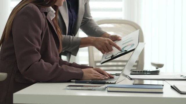 Professional Mentoring and Knowledge Sharing in Modern Office