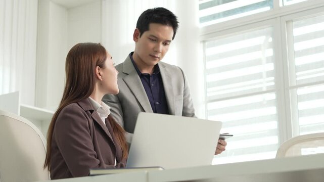 Professional Mentoring and Knowledge Sharing in Modern Office