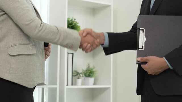 Professional Mentoring and Knowledge Sharing in Modern Office