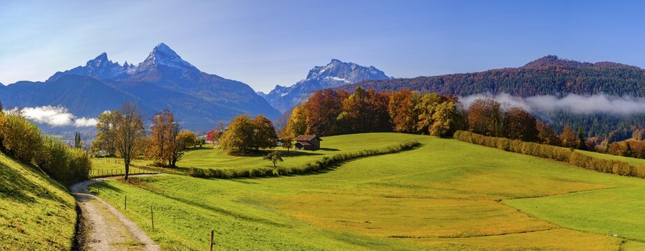 Autumn landscape, in the background the mountains Watzmann and Hochkalter, Berchtesgadener Alps, Bischofswiesen, Berchtesgadener Land, Upper Bavaria, Bavaria, Germany