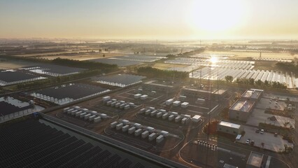 Obraz premium Solar photovoltaic power station and energy storage facilities under golden sunrise light
