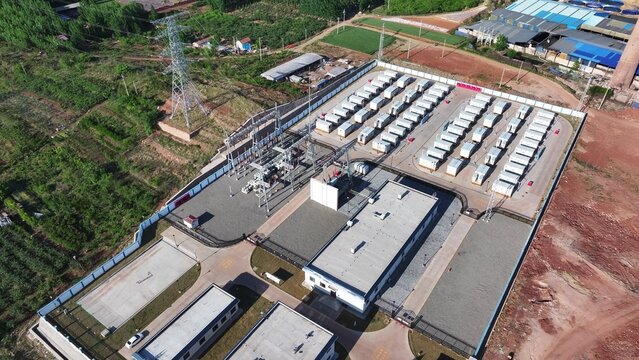Aerial view of a large-scale energy storage power station with comprehensive facility layout and containerized battery units