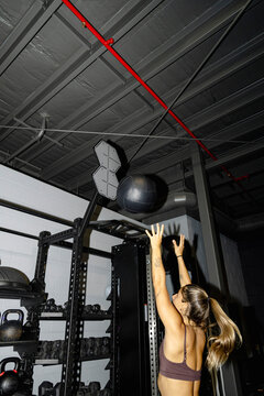 Wall ball throw in hyrox training