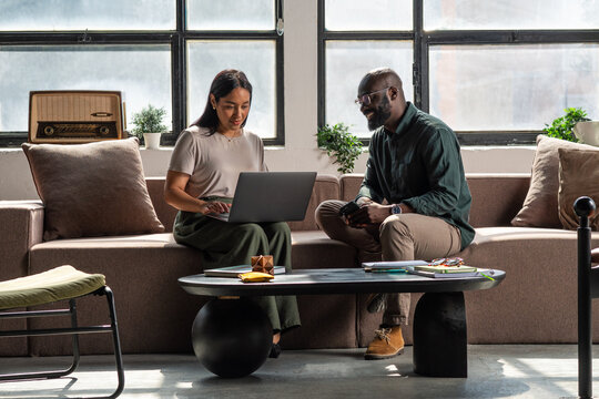 Casual Business Meeting in Modern Office Lounge With Laptop 