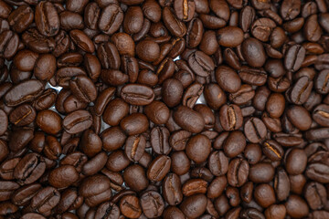 Fototapeta premium Horizontal full frame texture background of premium roasted coffee beans.