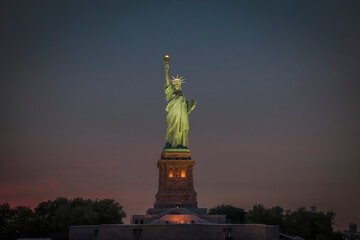 Fototapeta premium Front view of the statue of liberty at dusk