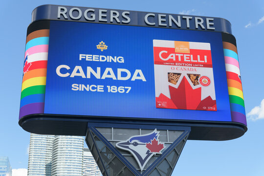Toronto Rogers Centre Gardiner LED Pylon (located at Rees St & Bremner Blvd) with advertisement for Catelli / Toronto Blue Jays