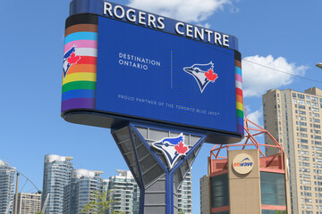 Fototapeta premium Toronto Rogers Centre Gardiner LED Pylon (located at Rees St & Bremner Blvd) with advertisement for Destination Ontario / Toronto Blue Jays