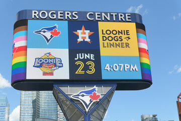 Fototapeta premium Toronto Rogers Centre Gardiner LED Pylon (located at Rees St & Bremner Blvd) with advertisement for Toronto Blue Jays (game day June 23)
