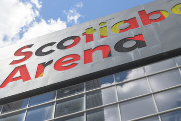 Fototapeta premium oblique skyward view of Scotiabank Arena sign, Toronto