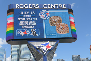 Fototapeta premium Toronto Rogers Centre Gardiner LED Pylon (located at Rees St & Bremner Blvd) with advertisement for Toronto Blue Jays give-away rings