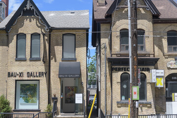 Naklejka premium exterior of Bau-Xi Gallery and PERFECT X HAIR - Art Gallery, historic houses opposite the Art Gallery of Ontario, Dundas St W, Toronto