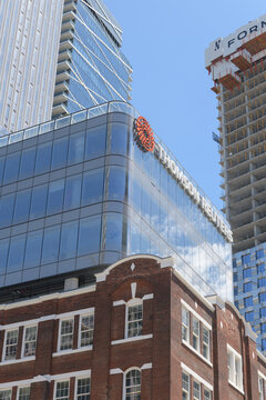 exterior of Thomson Reuters building, 19 Duncan St, Toronto