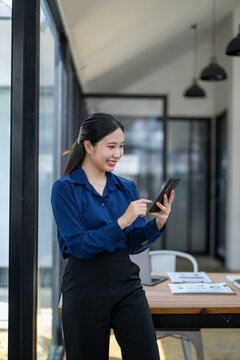 Asian business woman using smartphone browsing technology
