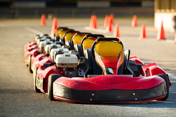 Naklejka premium Ground level view of a row of go karts lined up on an asphalt track