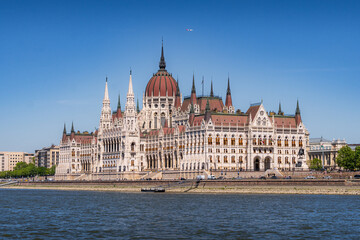 Fototapeta premium Panoramic View of the Hungarian Parliament Building on the Danube River in Budapest, Hungary