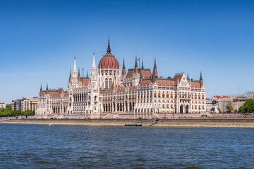 Fototapeta premium Panoramic View of the Hungarian Parliament Building on the Danube River in Budapest, Hungary