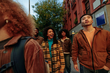Obraz premium Diverse friends exploring city streets together