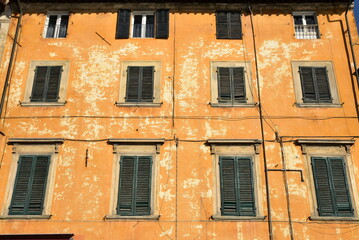 Obraz premium Façade ocre à Pisa. Italie