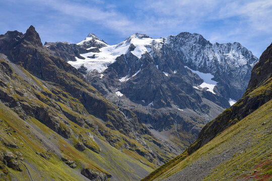 Le Pic de Neige Cordier (alt 3614 m), vu depuis la morraine du Clot des Cavales