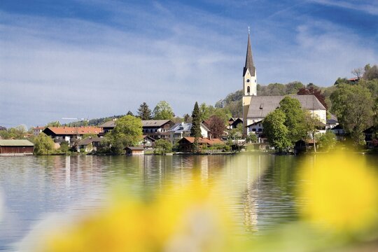Church of St. Sixtus, view from the lake, Schliersee, district of Miesbach, Upper Bavaria, Bavaria, Germany