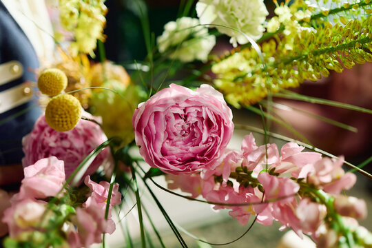 Close up of floral arrangement featuring pink garden rose and seasonal blooms, displaying luxury event styling and botanical detail. Ideal for wedding marketing, florist branding