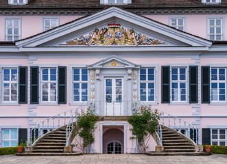 Fototapeta premium Historic Schloss Pyrmont in Bad Pyrmont, Germany, featuring classic architectural details under a cloudy sky.