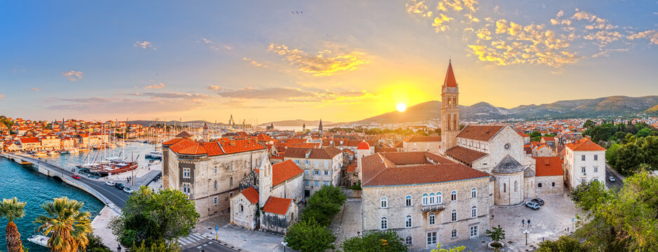 Trogir, Croatia with St. Lawrence&rsquo;s Cathedral