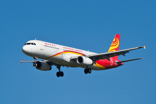 Hong Kong Airlines Airbus A321-200 (B-LPR) on final approach to Narita International Airport
